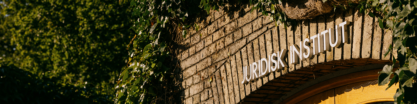 Billede fra indgangsparti på Juridisk Institut